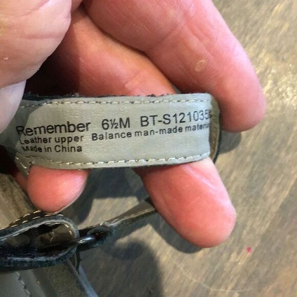 Sandals “remember” by bear trap size 6 1/2 - Picture 6 of 6